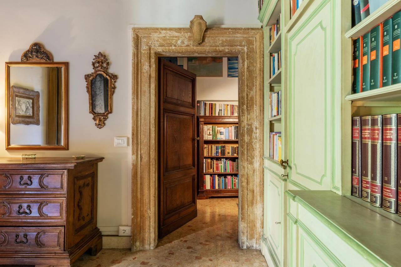 Pantheon Apartment - L'Angolo Nascosto Dei Quadri Рим Екстер'єр фото